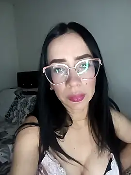 YaraDuartee online show from April 7, 1:28 am