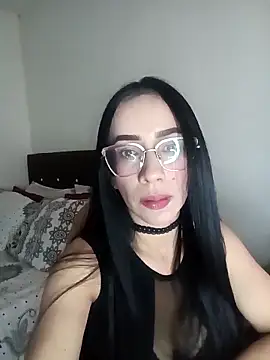 YaraDuartee online show from April 10, 9:30 pm