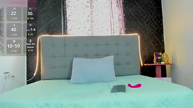 CharlotteAndSimon online show from March 3, 3:40 pm