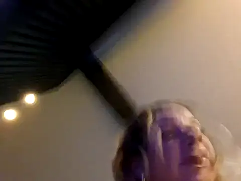 Snapshot of WhimsicalBirdette chatting on October 13, 9:59 pm WhimsicalBirdette online show from October 13, 9:59 pm