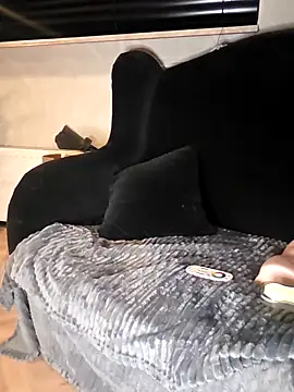 Snapshot of WhimsicalBirdette chatting on April 15, 9:48 pm WhimsicalBirdette online show from April 15, 9:48 pm