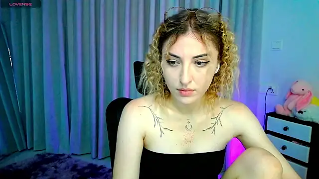 AmyVilvet  online show from March 13, 9:21 pm