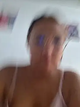 Snapshot of young_dairy01 chatting on December 17, 11:38 am young dairy01 online show from December 17, 11:38 am