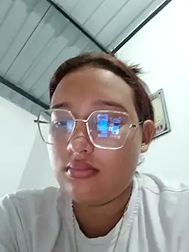 Snapshot of young_dairy01 chatting on February 2, 12:37 pm young dairy01 online show from February 2, 12:37 pm