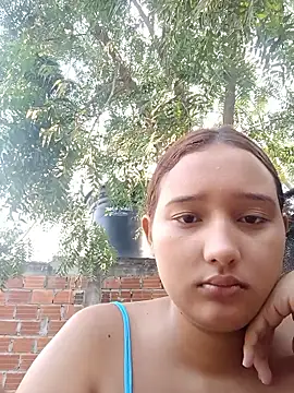 Snapshot of young_dairy01 chatting on February 9, 12:31 pm young dairy01 online show from February 9, 12:31 pm