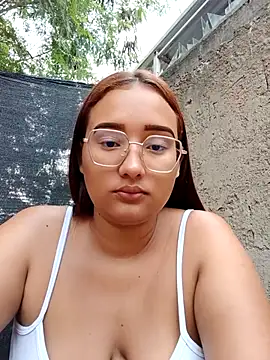 Snapshot of young_dairy01 chatting on February 12, 12:00 pm young dairy01 online show from February 12, 12:00 pm