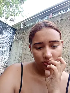 Snapshot of young_dairy01 chatting on February 13, 12:01 pm young dairy01 online show from February 13, 12:01 pm