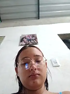 Snapshot of young_dairy01 chatting on February 16, 12:34 pm young dairy01 online show from February 16, 12:34 pm