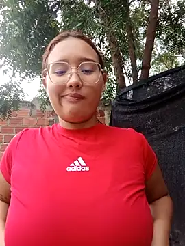 Snapshot of young_dairy01 chatting on February 20, 12:16 pm young dairy01 online show from February 20, 12:16 pm