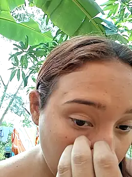 Snapshot of young_dairy01 chatting on February 22, 2:04 pm young dairy01 online show from February 22, 2:04 pm