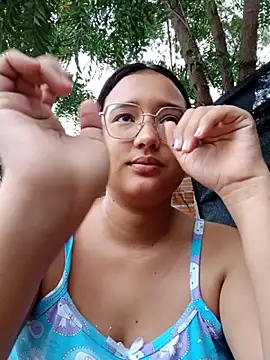 Snapshot of young_dairy01 chatting on March 3, 12:11 pm young dairy01 online show from March 3, 12:11 pm