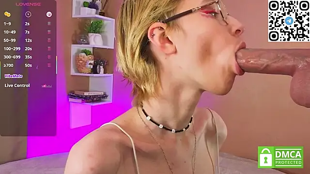 Snapshot of Sharlikiss chatting on February 22, 3:32 pm Sharlikiss online show from February 22, 3:32 pm