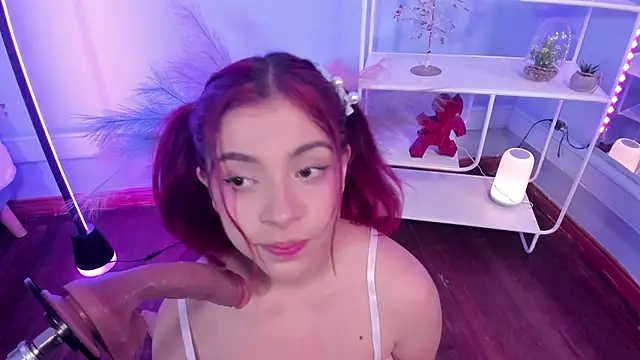 Snapshot of KathiaSaenz_ chatting on October 10, 4:00 am KathiaSaenz  online show from October 10, 4:00 am