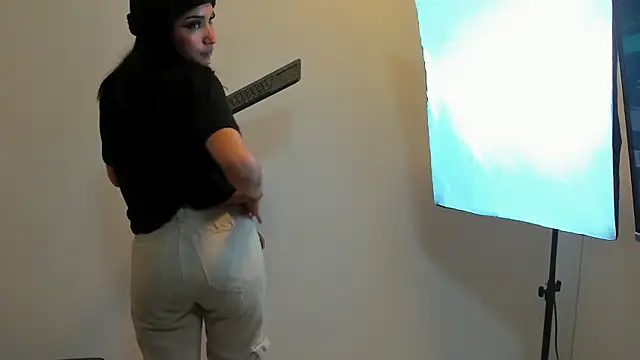 Daphne Nicolle online show from October 15, 7:36 pm