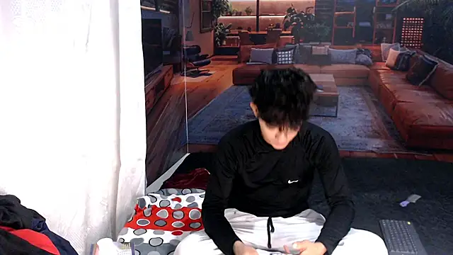Snapshot of RomeoMillerr chatting on June 6, 12:27 am RomeoMillerr online show from June 6, 12:27 am