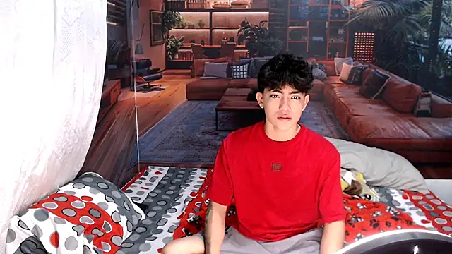Snapshot of RomeoMillerr chatting on June 13, 8:40 pm RomeoMillerr online show from June 13, 8:40 pm