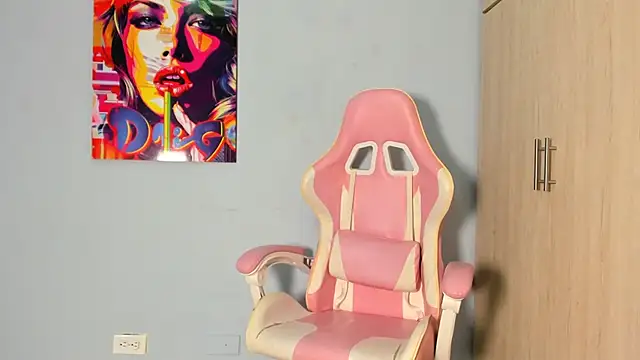 Athenea  fox online show from November 7, 11:54 am