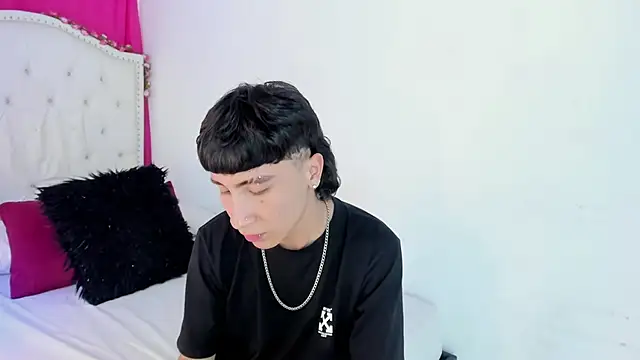 XaanderGrey online show from December 5, 7:10 pm