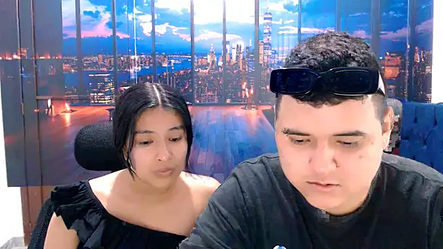 Snapshot of Charly_and_laura chatting on October 8, 7:22 pm Charly and laura online show from October 8, 7:22 pm