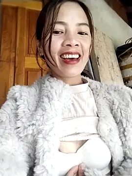 Snapshot of lmc-zz chatting on February 22, 5:51 am lmc-zz online show from February 22, 5:51 am