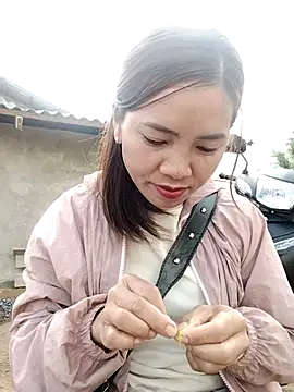 Snapshot of lmc-zz chatting on February 26, 2:21 am lmc-zz online show from February 26, 2:21 am