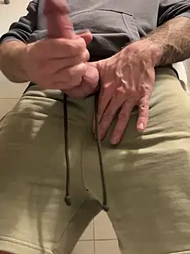 Snapshot of joeblowyaknow chatting on November 9, 4:22 am joeblowyaknow online show from November 9, 4:22 am