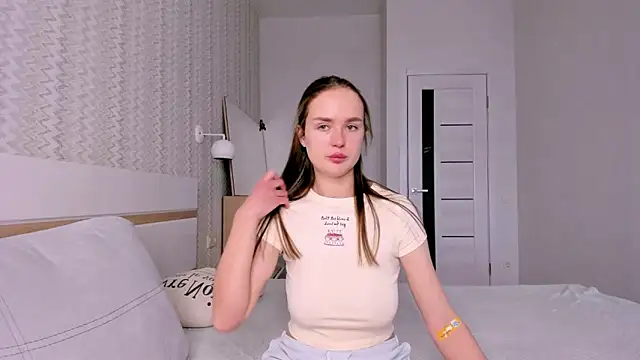 LilMary  online show from February 9, 8:18 am