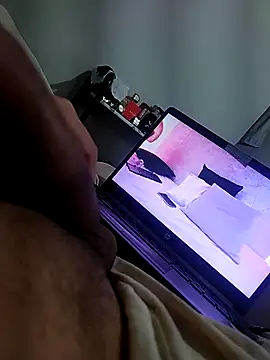 Snapshot of A_reyes1122 chatting on October 9, 10:46 am A reyes1122 online show from October 9, 10:46 am