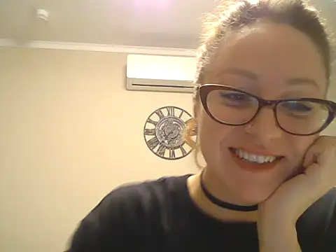 Snapshot of Sweet00Fox chatting on November 2, 5:26 pm Sweet00Fox online show from November 2, 5:26 pm