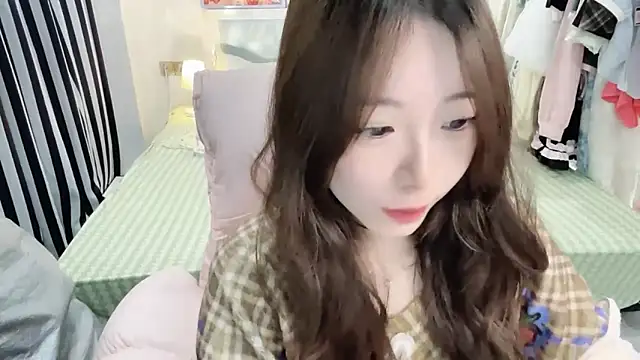 Snapshot of Gardenia-222 chatting on February 10, 1:37 pm Gardenia-222 online show from February 10, 1:37 pm