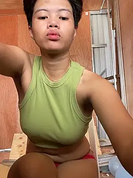 Snapshot of Obre17 chatting on February 11, 3:11 am Obre17 online show from February 11, 3:11 am