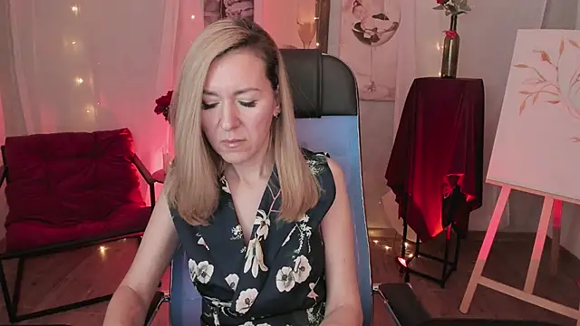 DonnaSmitth online show from March 18, 6:33 pm