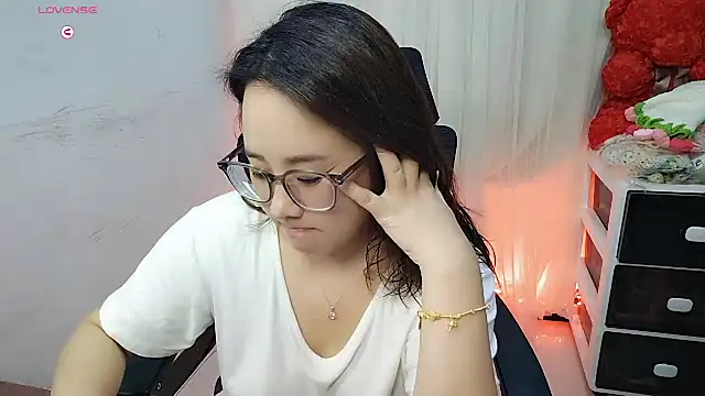 Snapshot of NEWONETO chatting on October 14, 10:49 am NEWONETO online show from October 14, 10:49 am