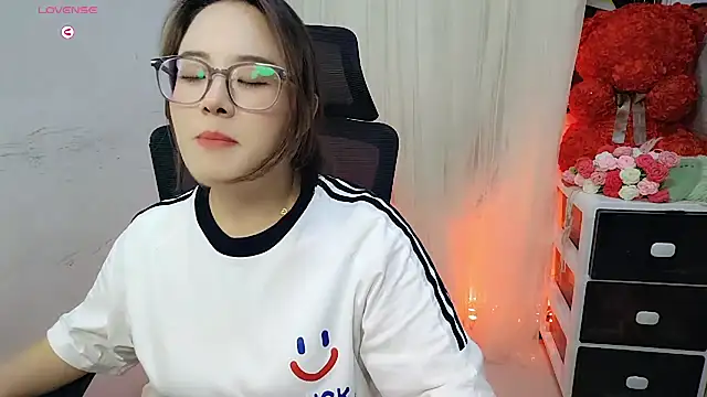 Snapshot of NEWONETO chatting on October 15, 12:16 pm NEWONETO online show from October 15, 12:16 pm