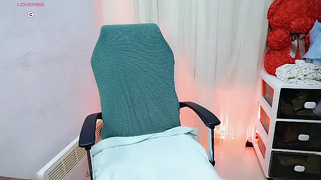 Snapshot of NEWONETO chatting on October 29, 9:11 am NEWONETO online show from October 29, 9:11 am