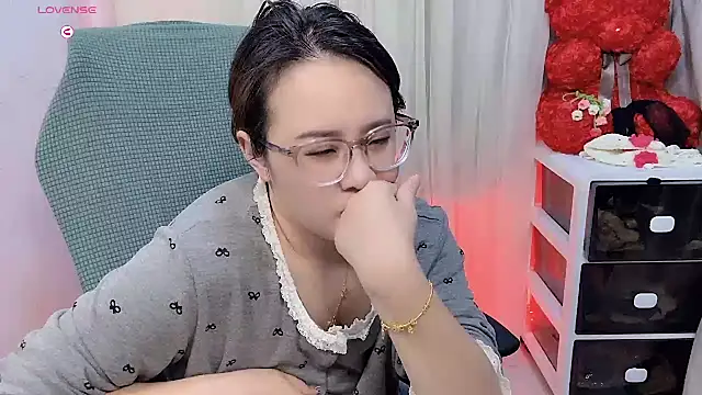 Snapshot of NEWONETO chatting on November 16, 11:10 pm NEWONETO online show from November 16, 11:10 pm