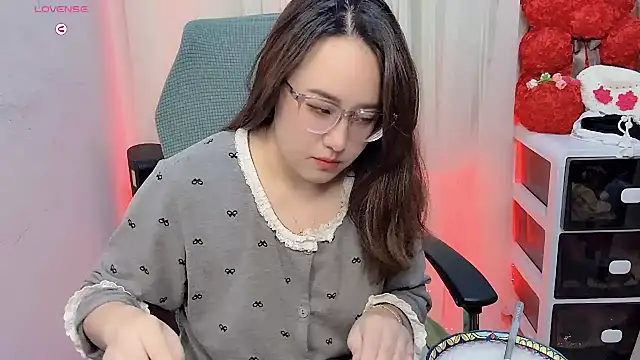 Snapshot of NEWONETO chatting on November 17, 6:14 pm NEWONETO online show from November 17, 6:14 pm