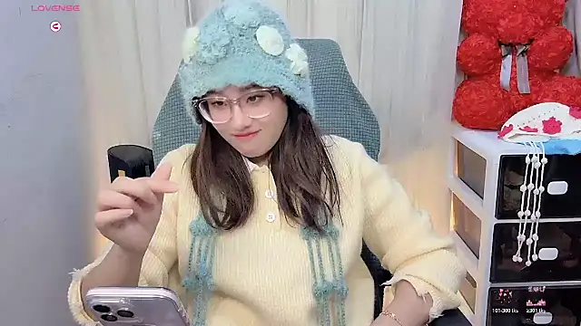 Snapshot of NEWONETO chatting on November 19, 11:43 am NEWONETO online show from November 19, 11:43 am