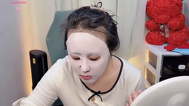 Snapshot of NEWONETO chatting on November 24, 1:55 pm NEWONETO online show from November 24, 1:55 pm