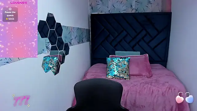 Valery More   online show from April 21, 1:06 pm