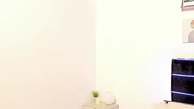 Taylormaccurdy  online show from November 19, 2:17 pm