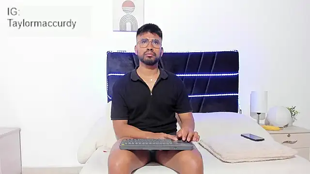 Taylormaccurdy  online show from January 16, 2:10 pm