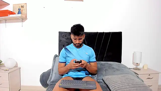 Taylormaccurdy  online show from February 27, 4:51 pm