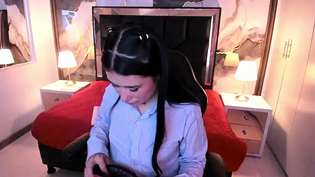 SusanVilla online show from November 22, 7:35 pm