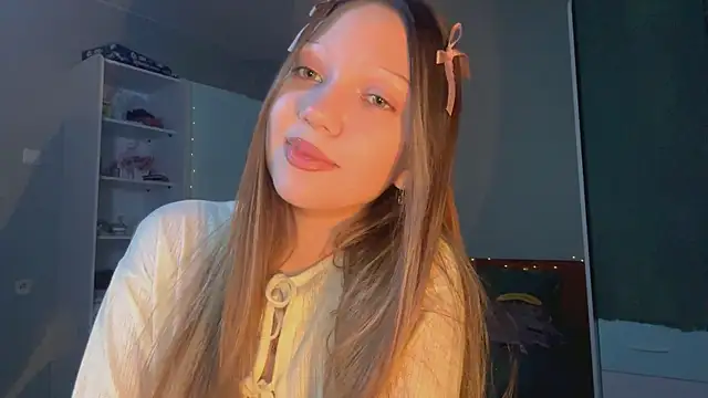 EmiIyKitty online show from October 1, 8:04 pm