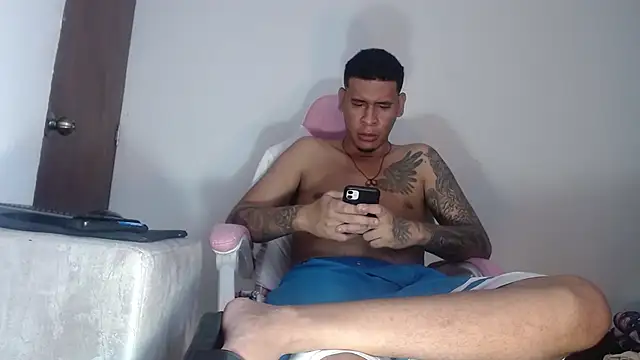 Adrew fox online show from October 25, 6:13 pm