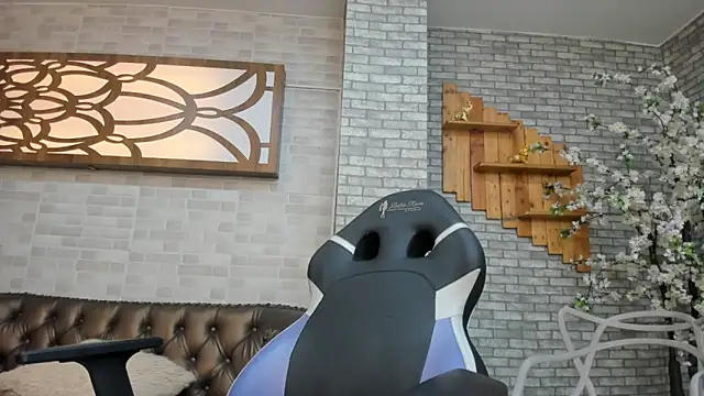 Alisonn Doll online show from February 2, 6:39 pm