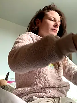 GoldenPussy1329 online show from January 6, 1:04 pm