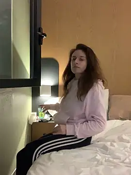 GoldenPussy1329 online show from February 10, 10:03 pm