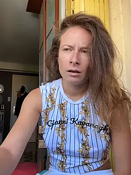 GoldenPussy1329 online show from July 26, 9:16 am